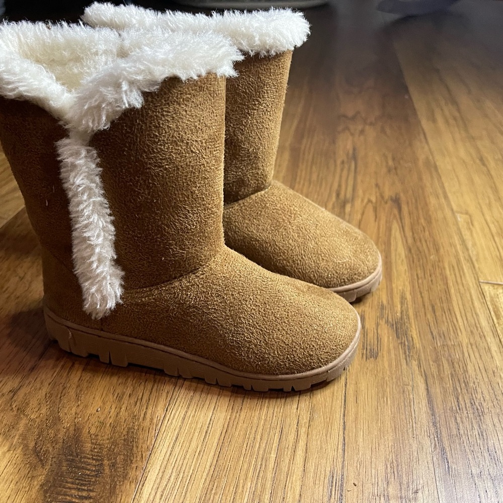 Cozy Tan Suede Boots with Faux Fur Lining